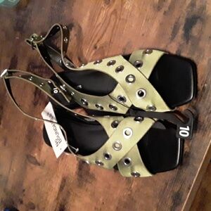 NWT women's Sz 10 Stunning No Boundaries Olive Green Grommets Strappy Sandals